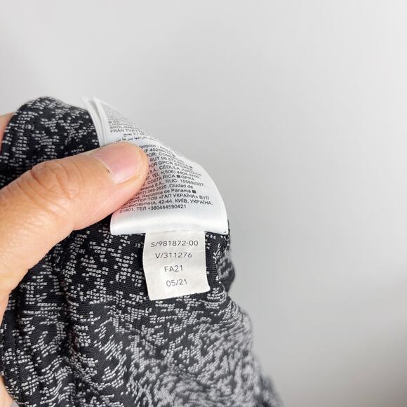 Athleta Small Black Gray Ultimate Stash Pocket Textured 7/8 Tight Static Print - Picture 11 of 12